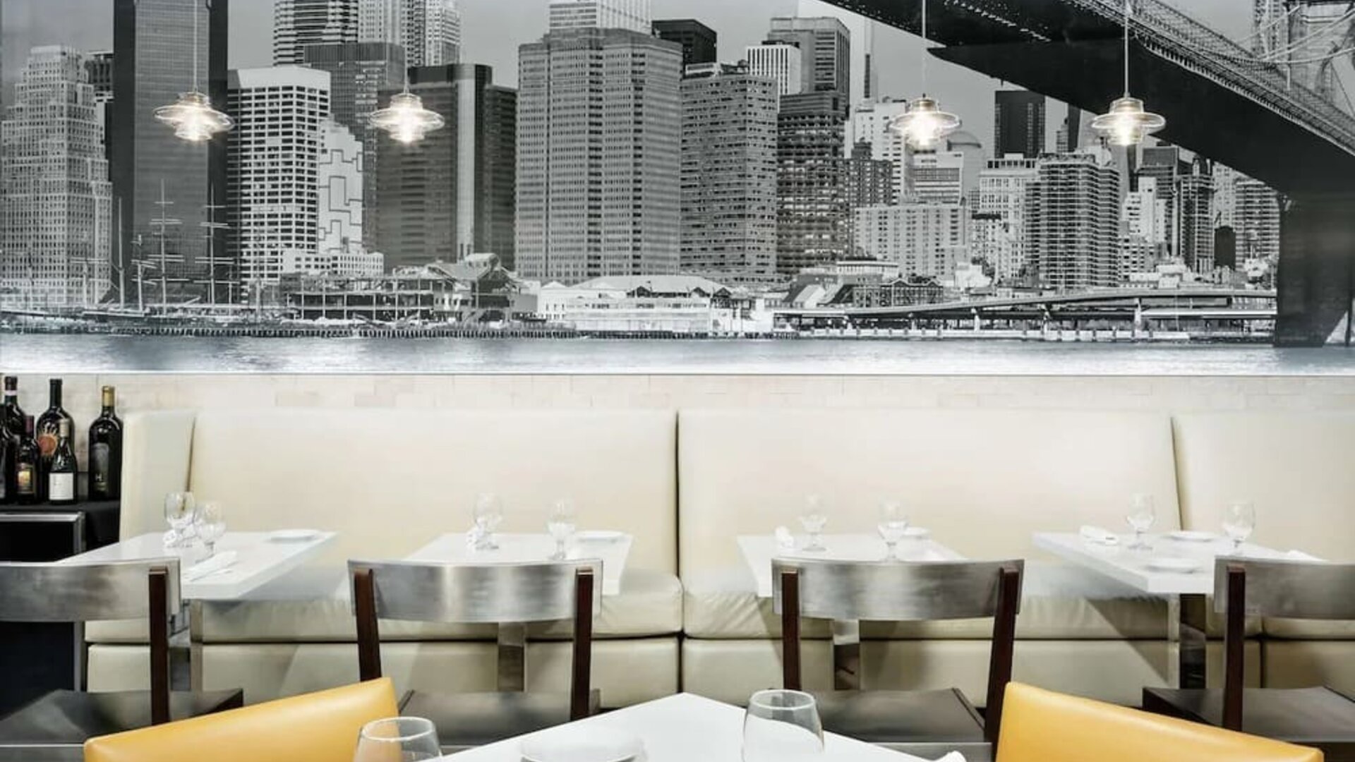 Dining area at Hilton Garden Inn New York/Times Square Central.