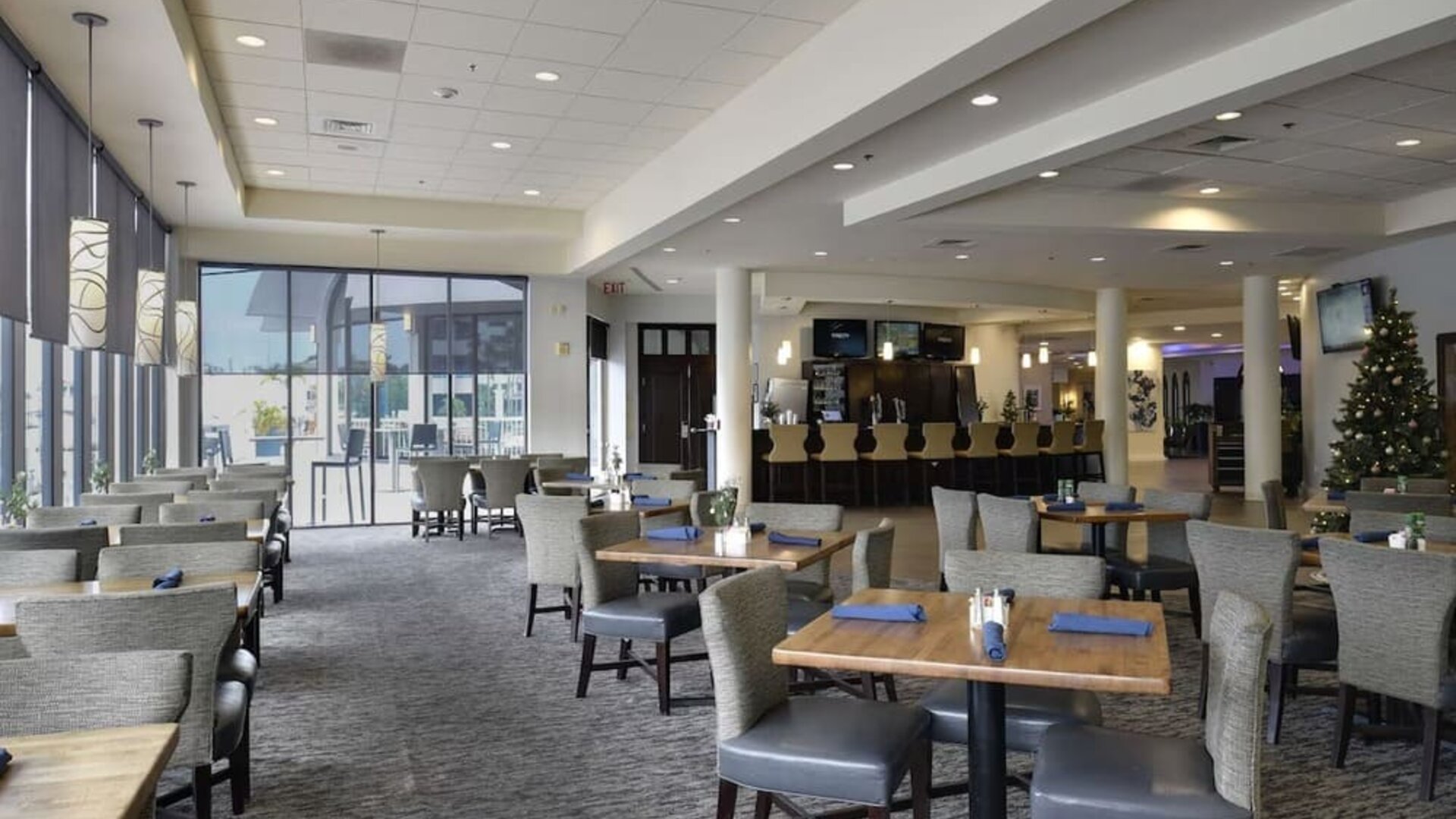 Dining area with comfortable seating at Hotel Tampa Riverwalk.