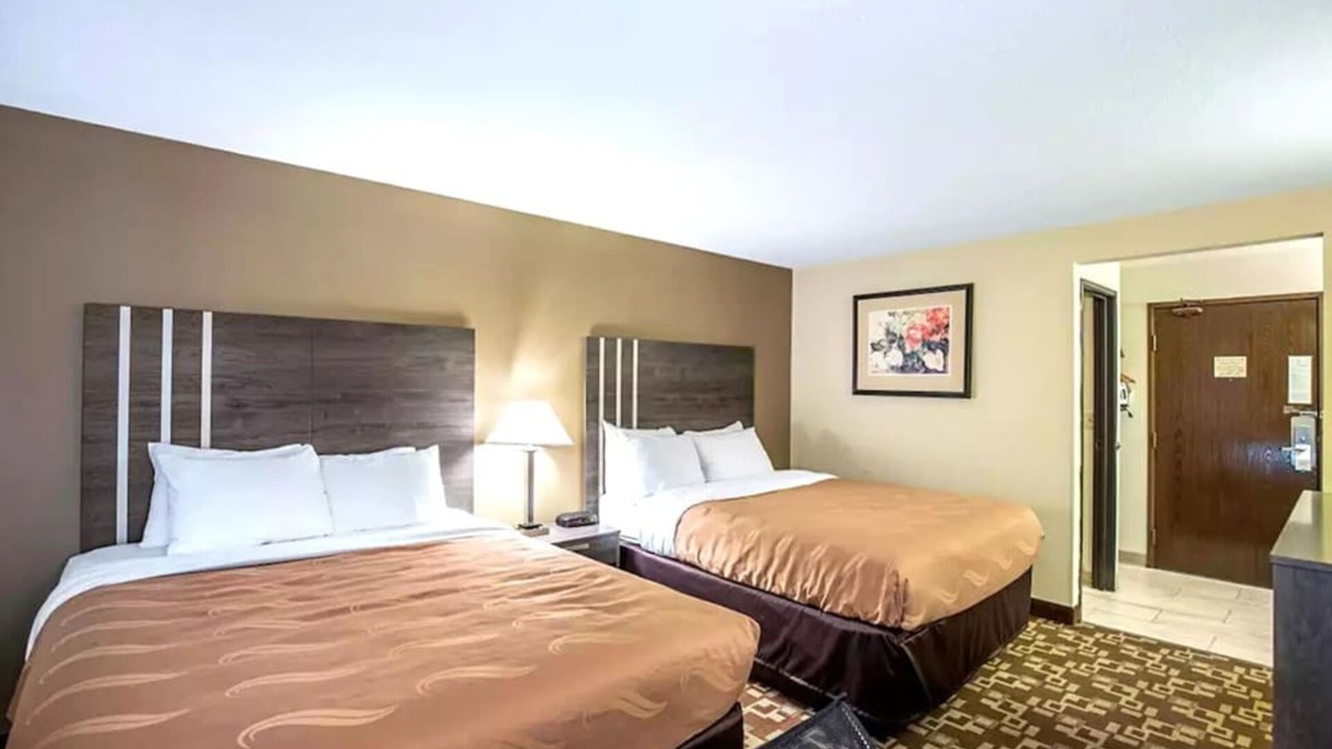 Day use twin room at Hotel Inn Milwaukee.