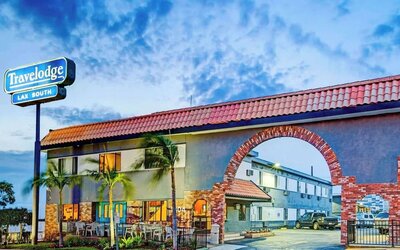 Hotel exterior and parking area at Travelodge LAX By Wyndham.