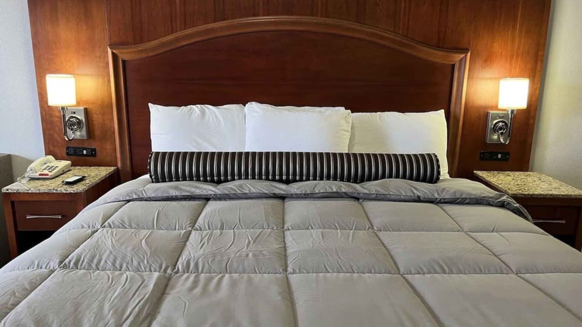 King bed at Casa Rosa Inn.