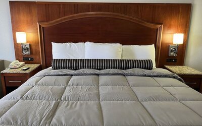 King bed at Casa Rosa Inn.