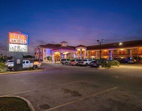 Parking area at Casa Rosa Inn.