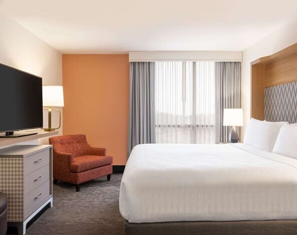 King room at DoubleTree By Hilton Fort Worth South.