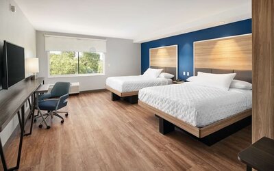 Queen beds at Tru By Hilton Ft. Lauderdale Airport.