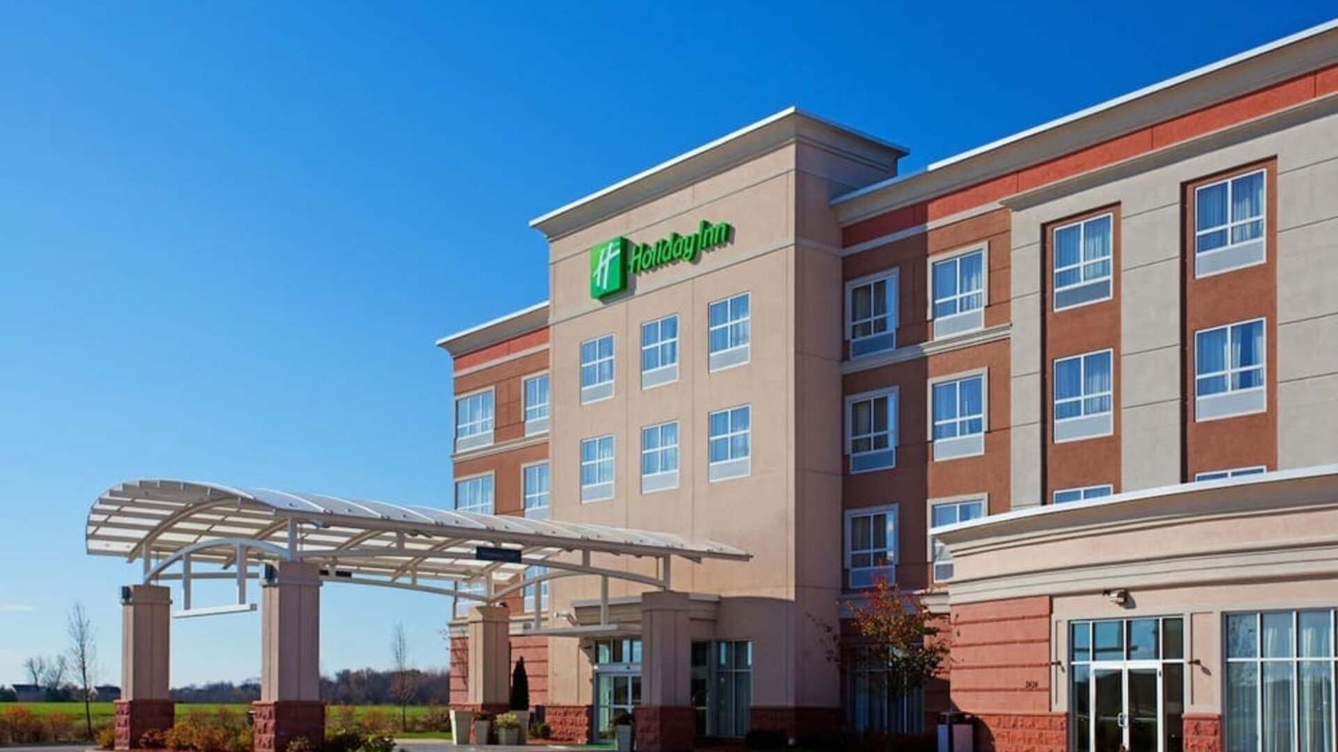 Hotel entrance and parking area at Holiday Inn Aurora North- Naperville.