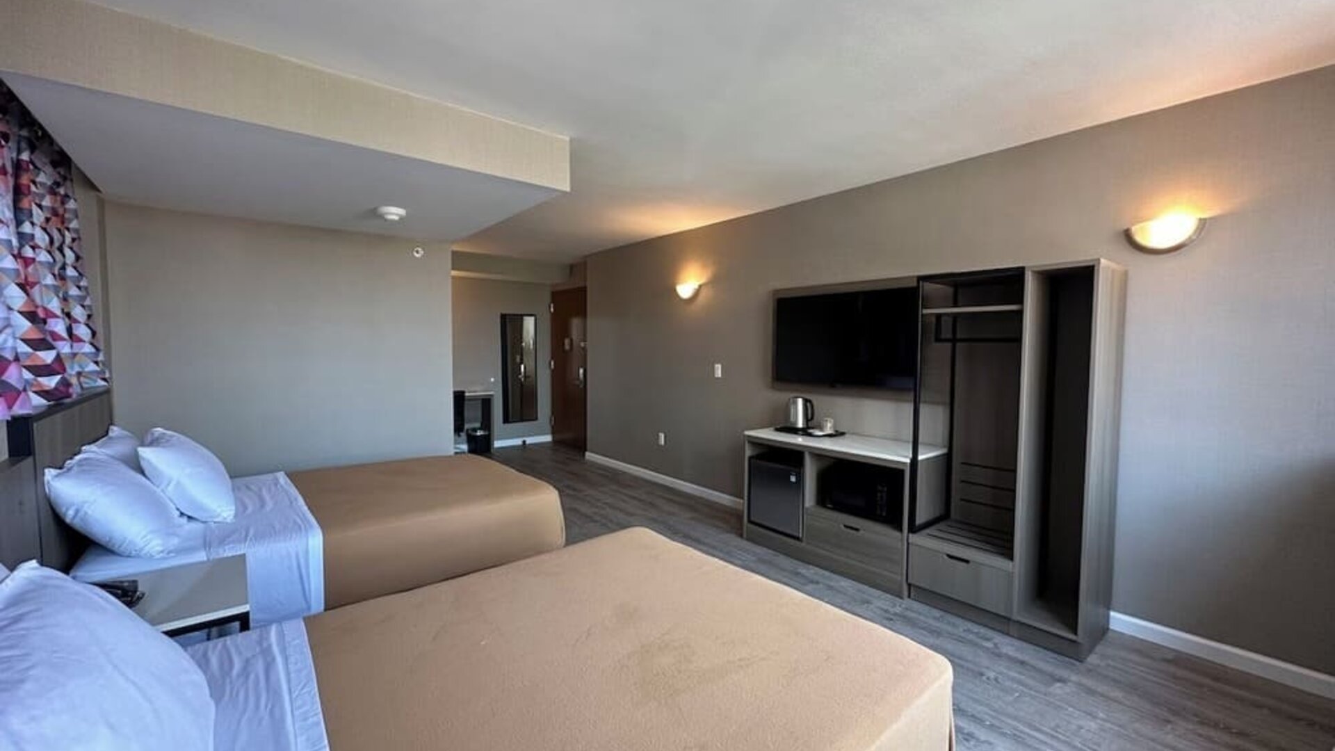 Day use twin room at Regal Inn & Suites New York. 