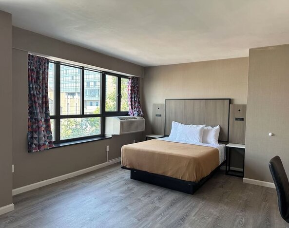 Day use room at Regal Inn & Suites New York.