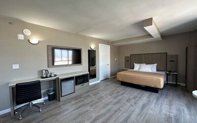 Day use room with work desk at Regal Inn & Suites New York.