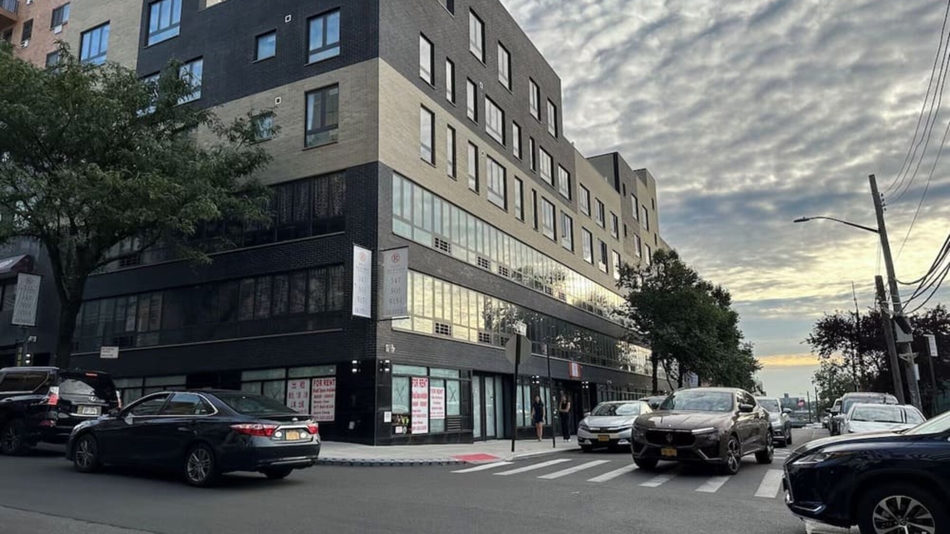 Exterior view of Regal Inn & Suites New York.