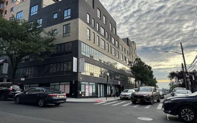 Exterior view of Regal Inn & Suites New York.