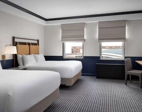 Day use twin room with work desk at Hilton Orrington/Evanston.