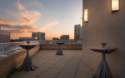 Rooftop terrace at Hilton Orrington/Evanston.