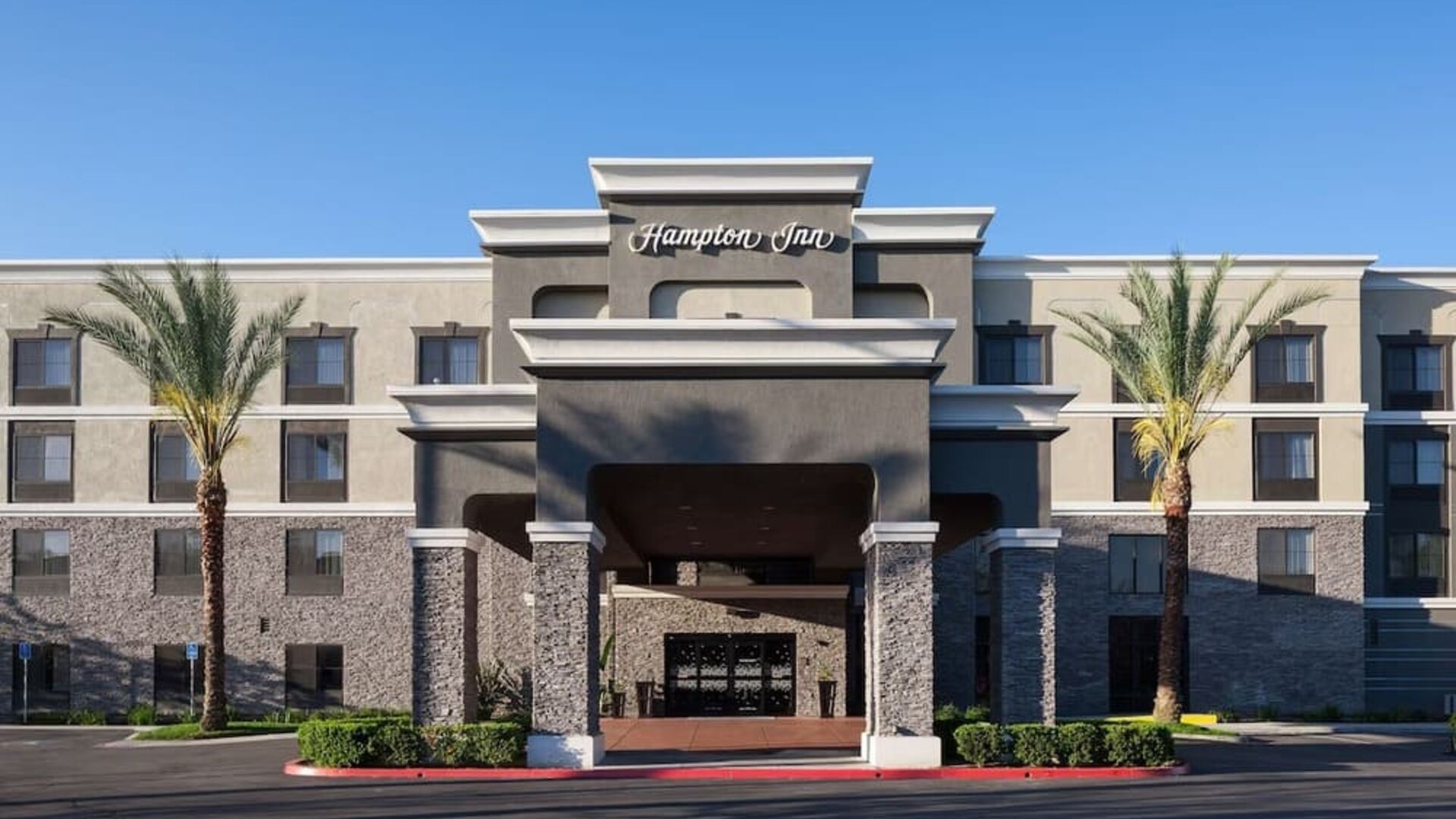 Entrance and parking area at Hampton Inn Los Angeles-Orange County-Cypress.