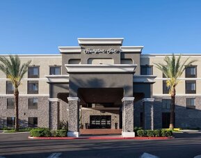 Entrance and parking area at Hampton Inn Los Angeles-Orange County-Cypress.