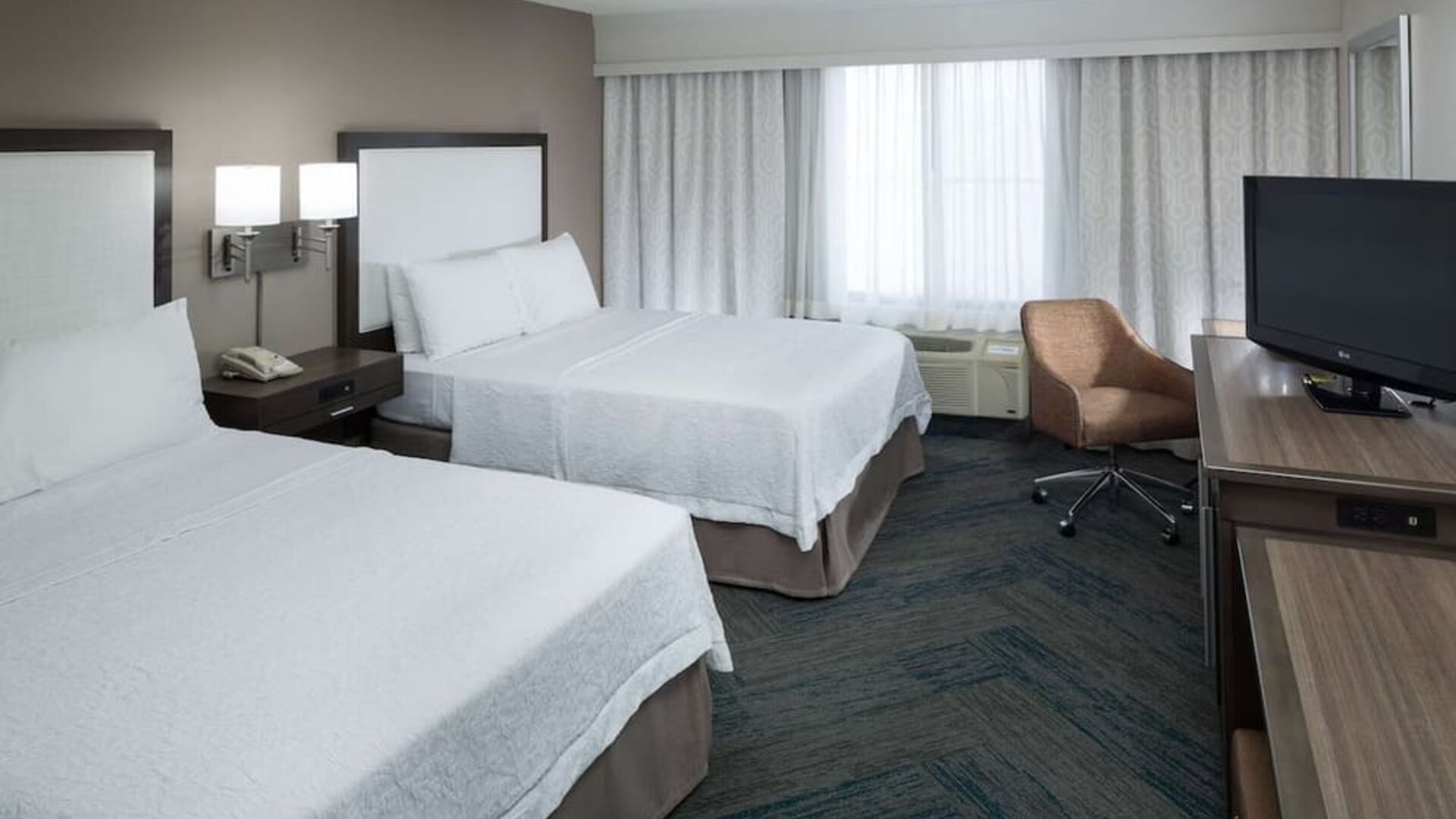 Day use twin room with natural light, work desk, TV screen and private bathroom at Hampton Inn Los Angeles-Orange County-Cypress.