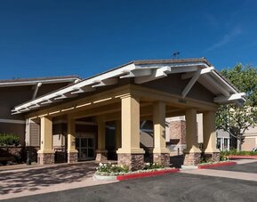 Entrance and parking area at Homewood Suites By Hilton Agoura Hills.