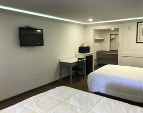 Queen beds with TV at Star Inn Hotel Sea World.