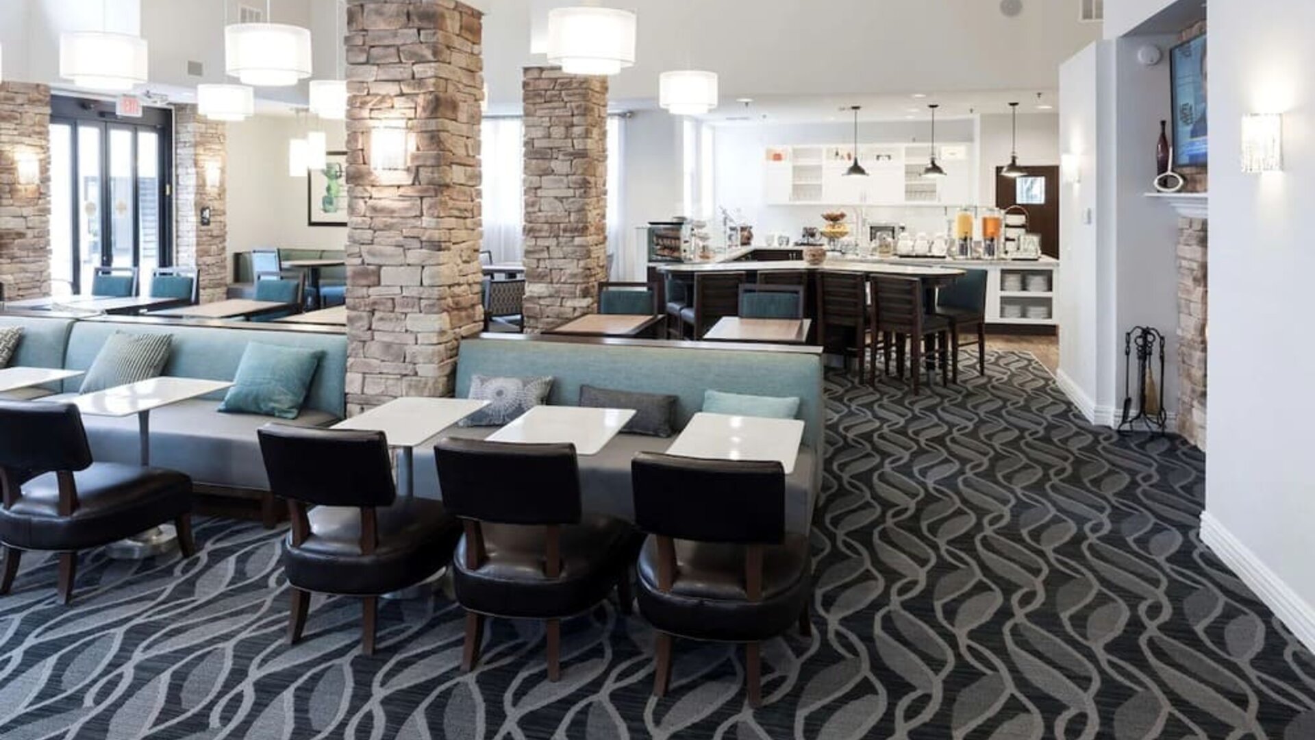 Dining area with comfortable seating perfect for coworking at Homewood Suites By Hilton San Jose Airport-Silicon Valley.