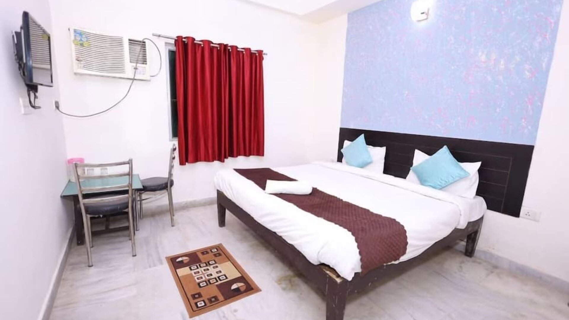 King room at Hotel NoVo Agra.