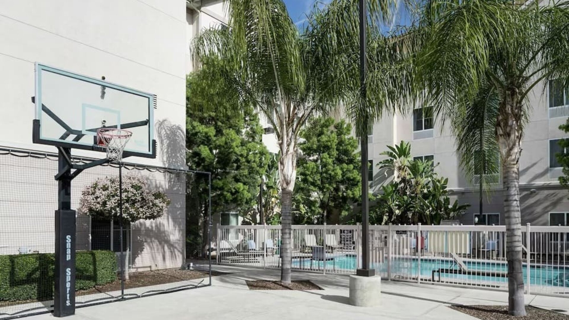 Sports court at Homewood Suites By Hilton Fresno Airport/Clovis.
