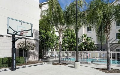 Sports court at Homewood Suites By Hilton Fresno Airport/Clovis.
