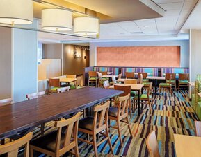 Coworking and lounge at Fairfield Inn & Suites By Marriott North Bergen.