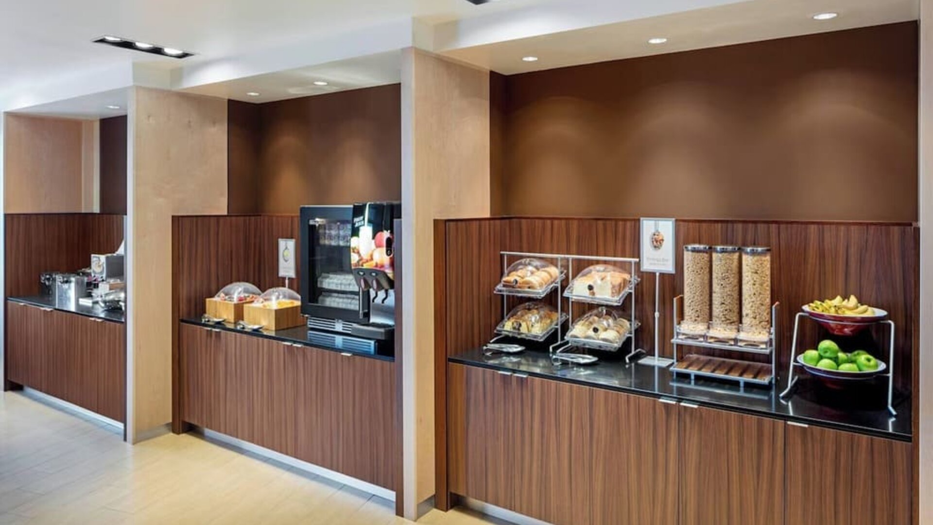 Breakfast area at Fairfield Inn & Suites By Marriott North Bergen.