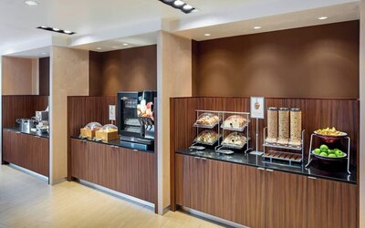 Breakfast area at Fairfield Inn & Suites By Marriott North Bergen.