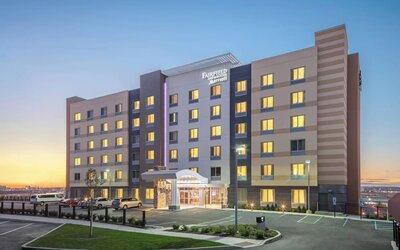 Parking and hotel exterior at Fairfield Inn & Suites By Marriott North Bergen.