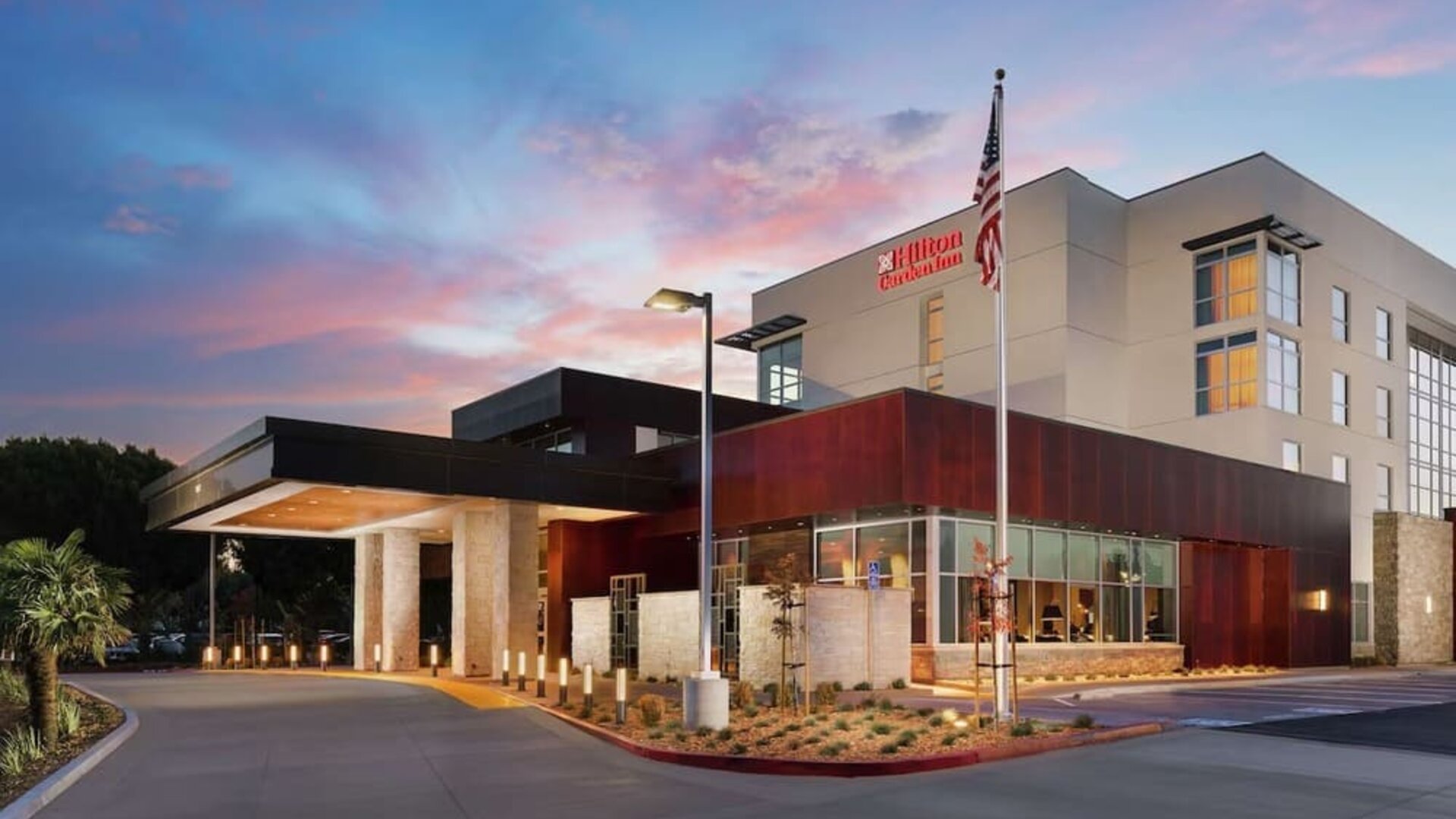 Exterior view and parking area at Hilton Garden Inn Sunnyvale.