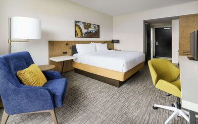 Standard room with work desk at Hilton Garden Inn Sunnyvale.