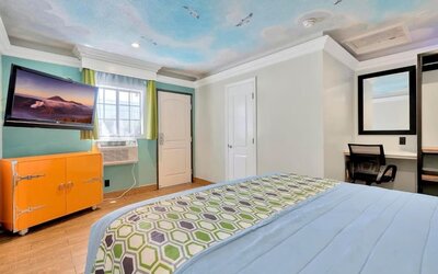 King room with TV at Mid City Inn - Los Angeles.