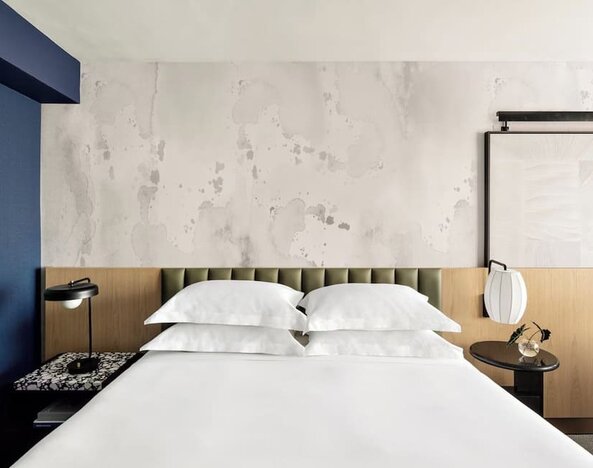 King bed at Kimpton Theta New York - Times Square.|