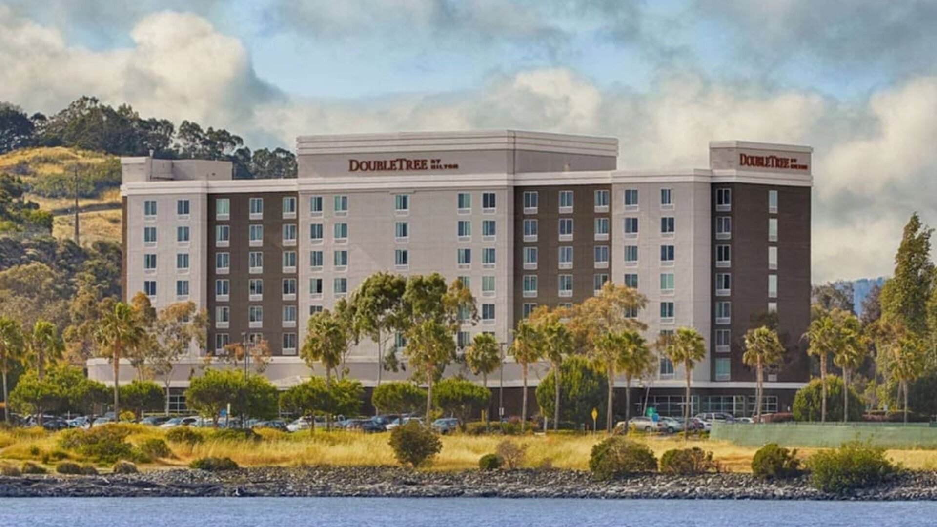 Exterior view of DoubleTree By Hilton San Francisco Airport North Bayfront.