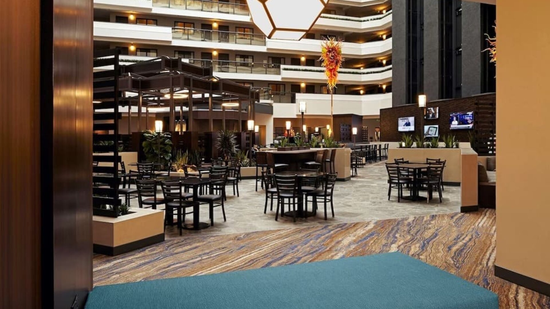 Dining area at Embassy Suites By Hilton Los Angeles-Intl Airport North.