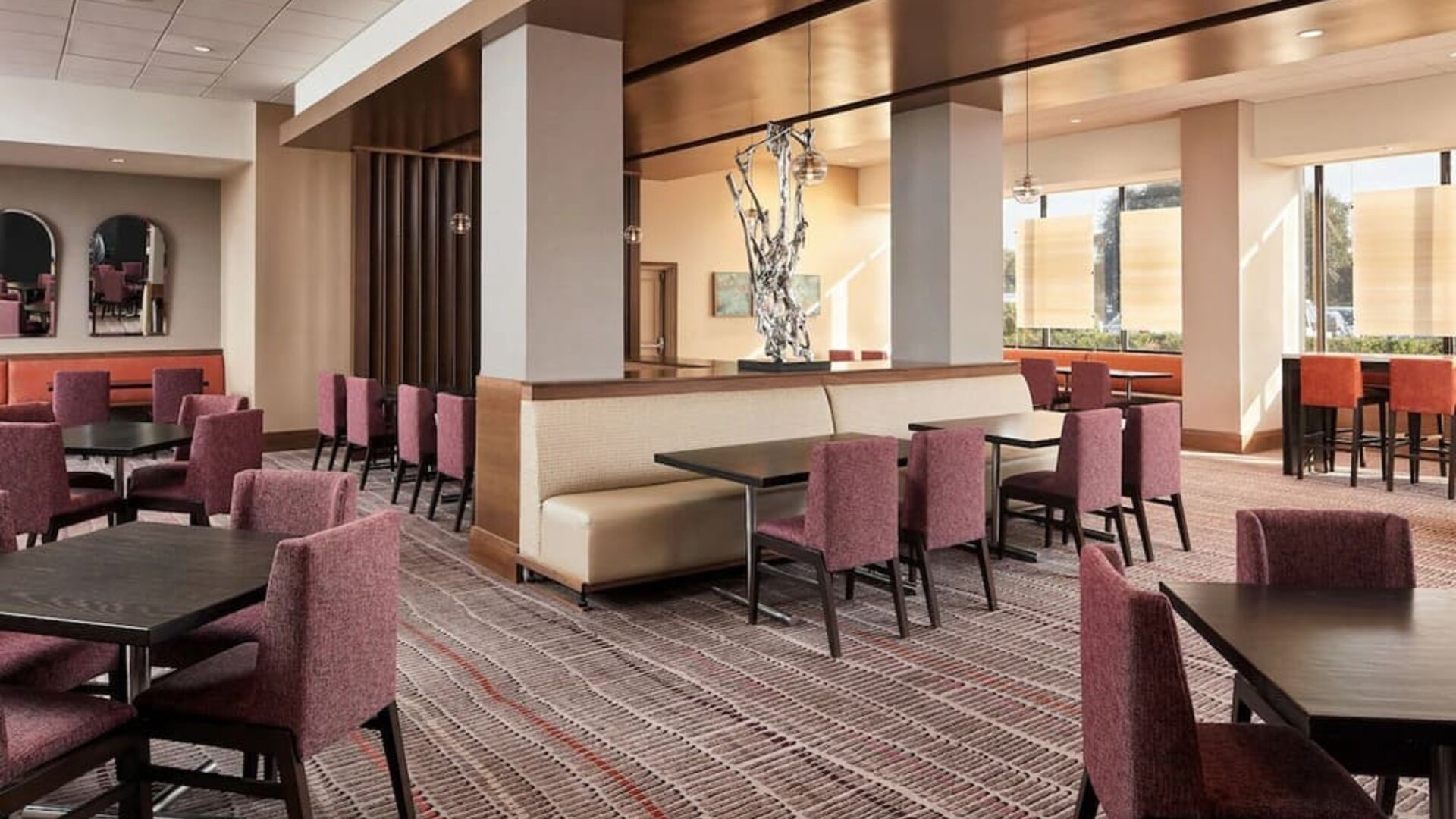 Lobby seating at Crowne Plaza Dallas Market Ctr - Love Field.