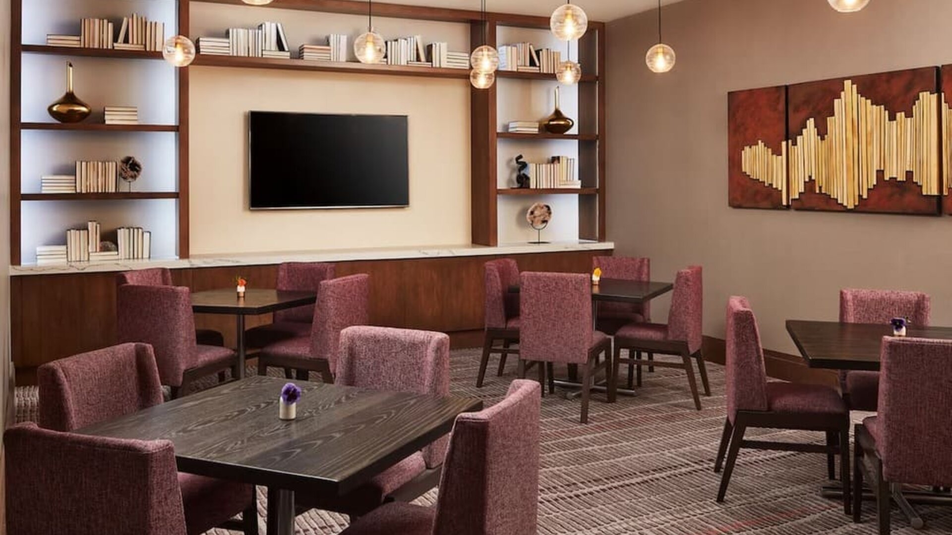 Dining room at Crowne Plaza Dallas Market Ctr - Love Field.