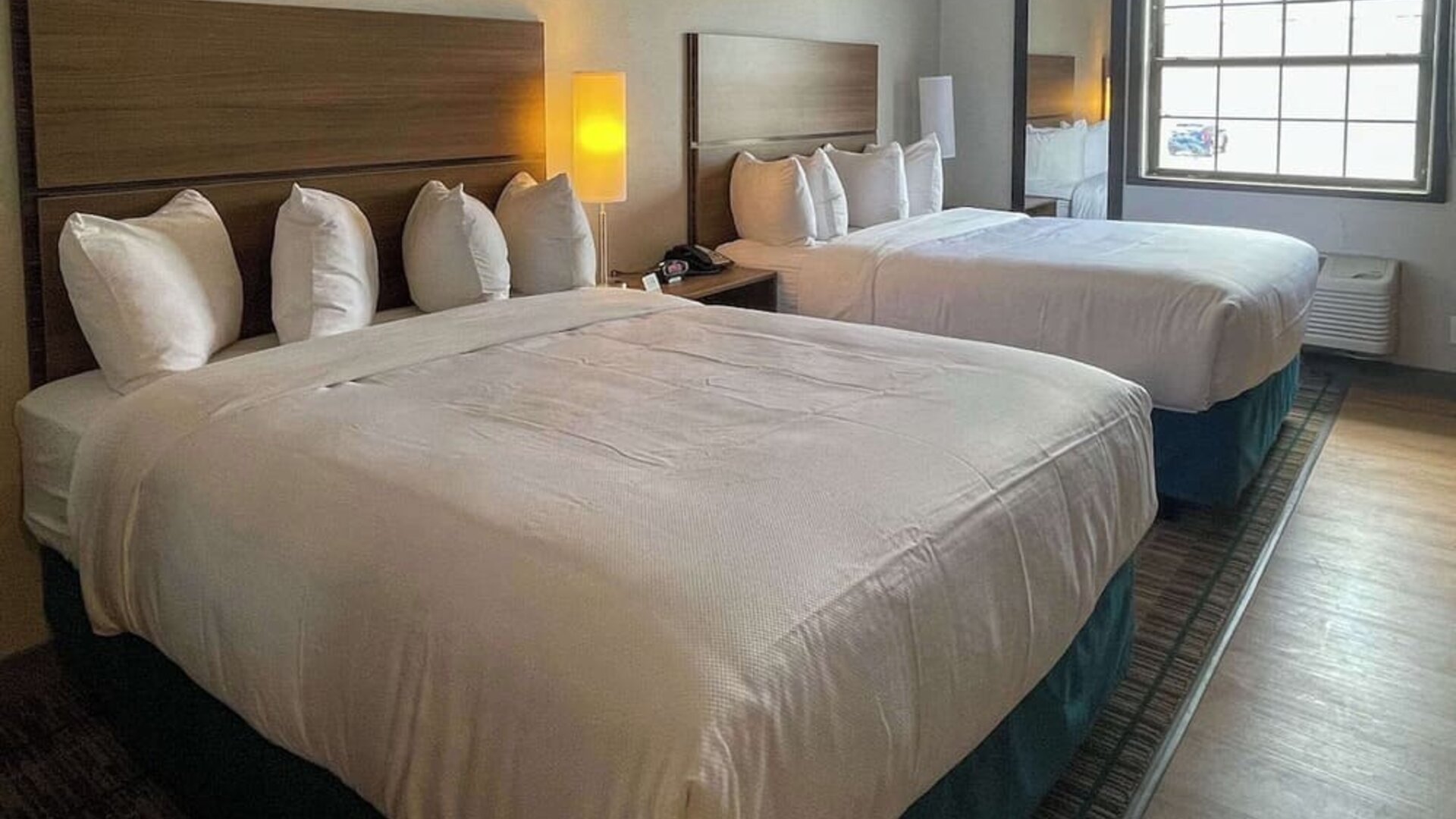 Day use twin room at MainStay Suites Oak Brook Terrace - Chicago.