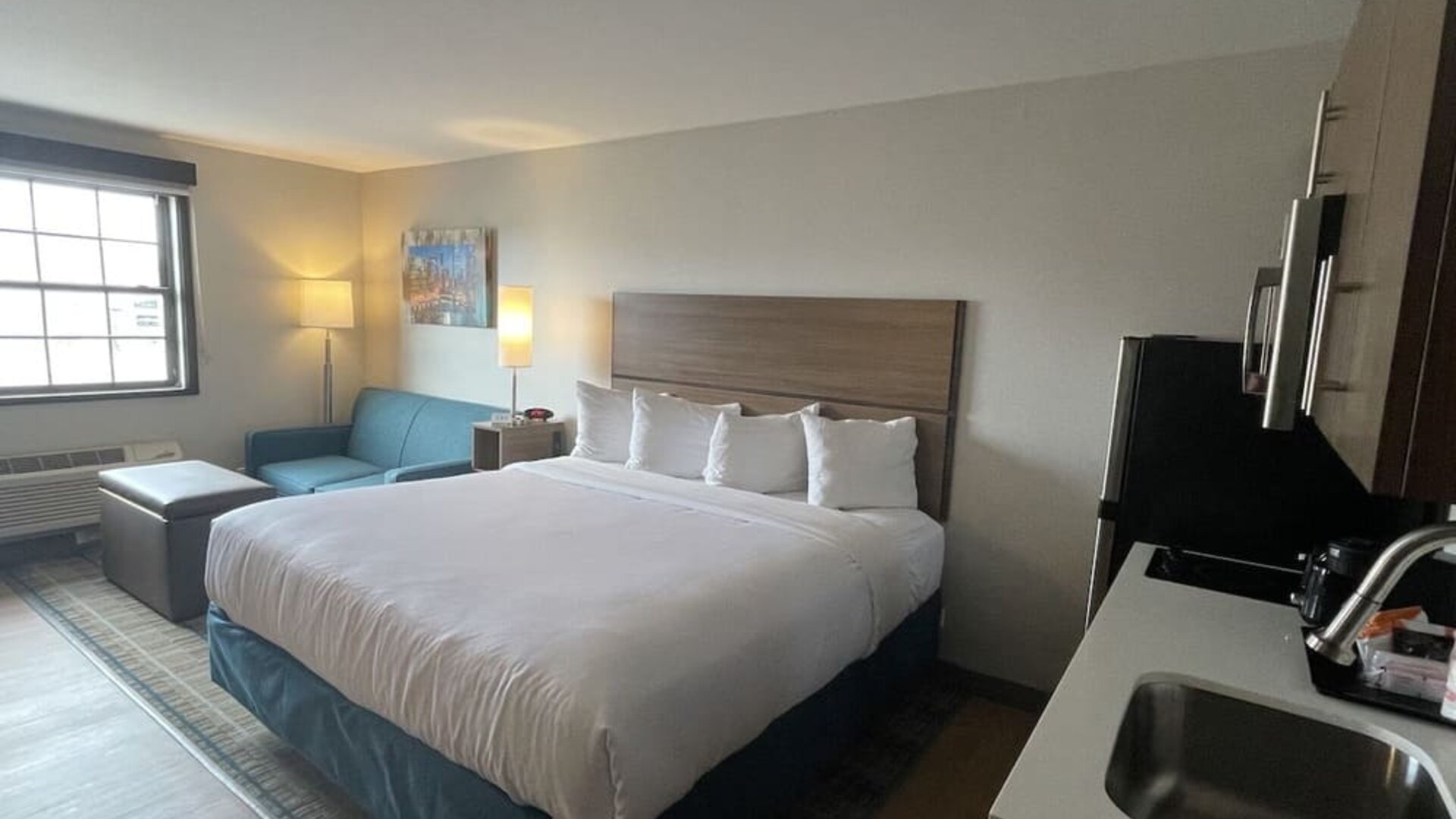 Delux king room with natural light at MainStay Suites Oak Brook Terrace - Chicago.