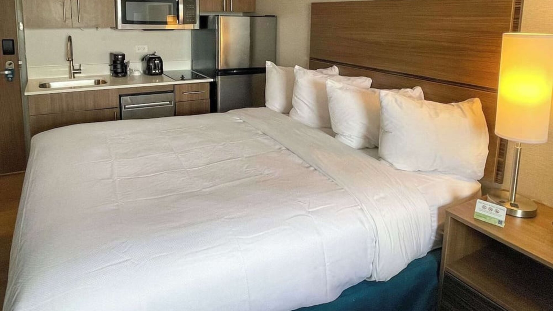 Cozy king room at MainStay Suites Oak Brook Terrace - Chicago.