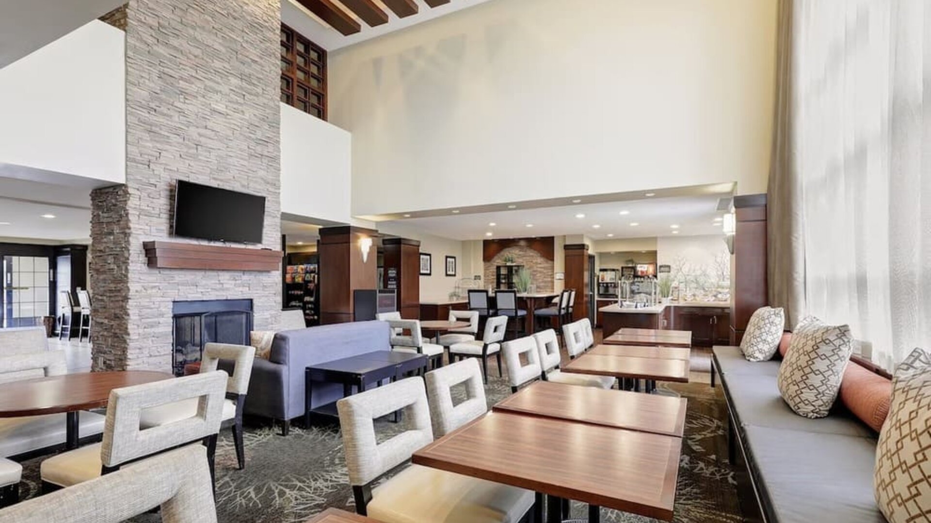 Dining area and workspace at Staybridge Suites Washington D.C.- Greenbelt.