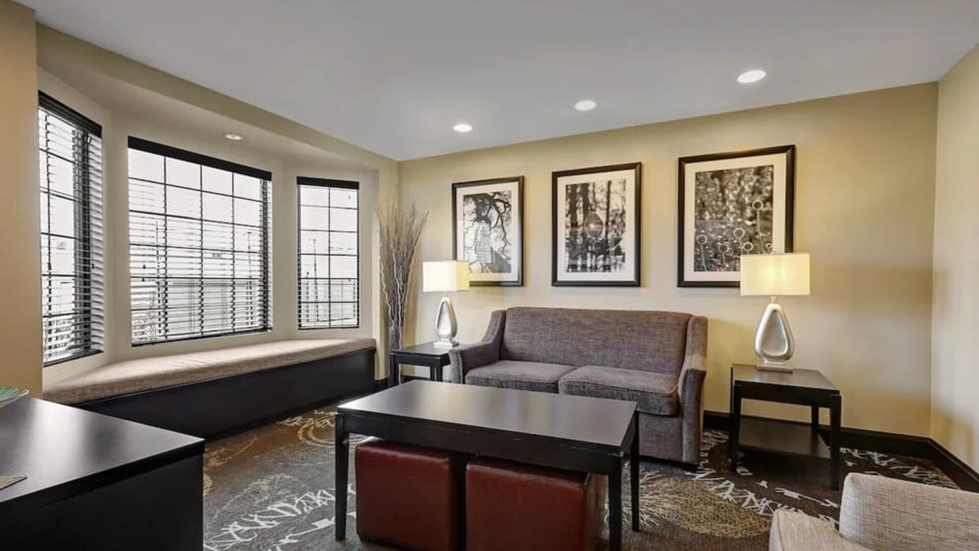 Lobby lounge at Staybridge Suites Washington D.C.- Greenbelt.