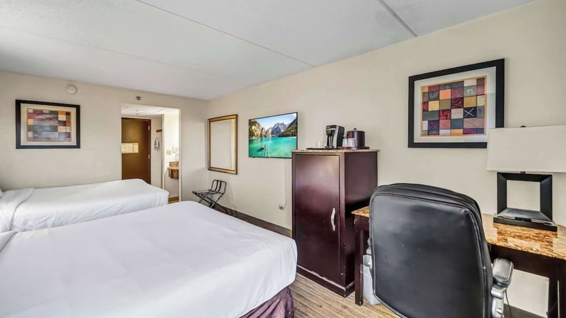 Day use twin room with work desk at Radisson Hotel Schaumburg.