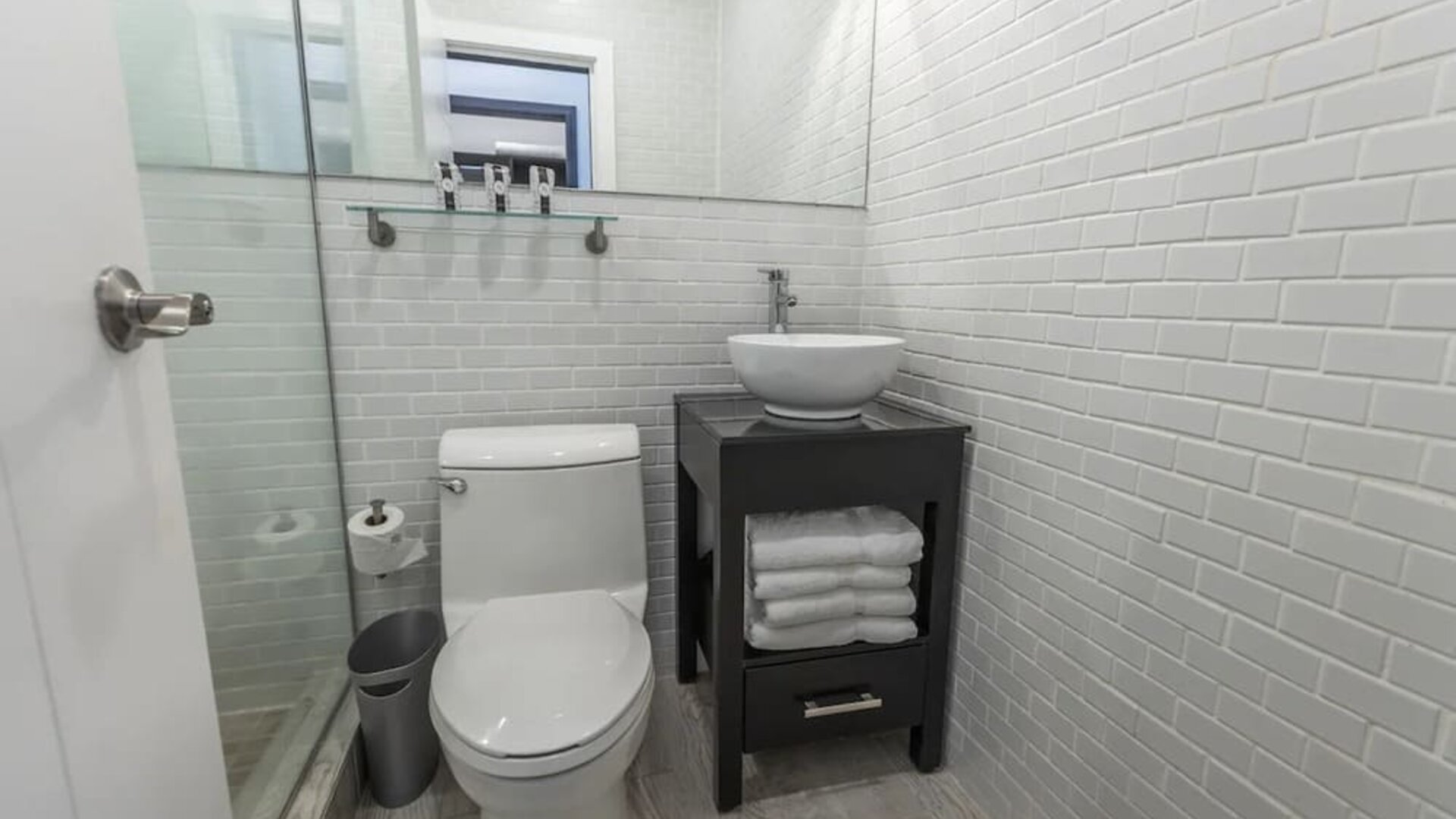 Private guest bathroom at Catalina Hotel & Beach Club.