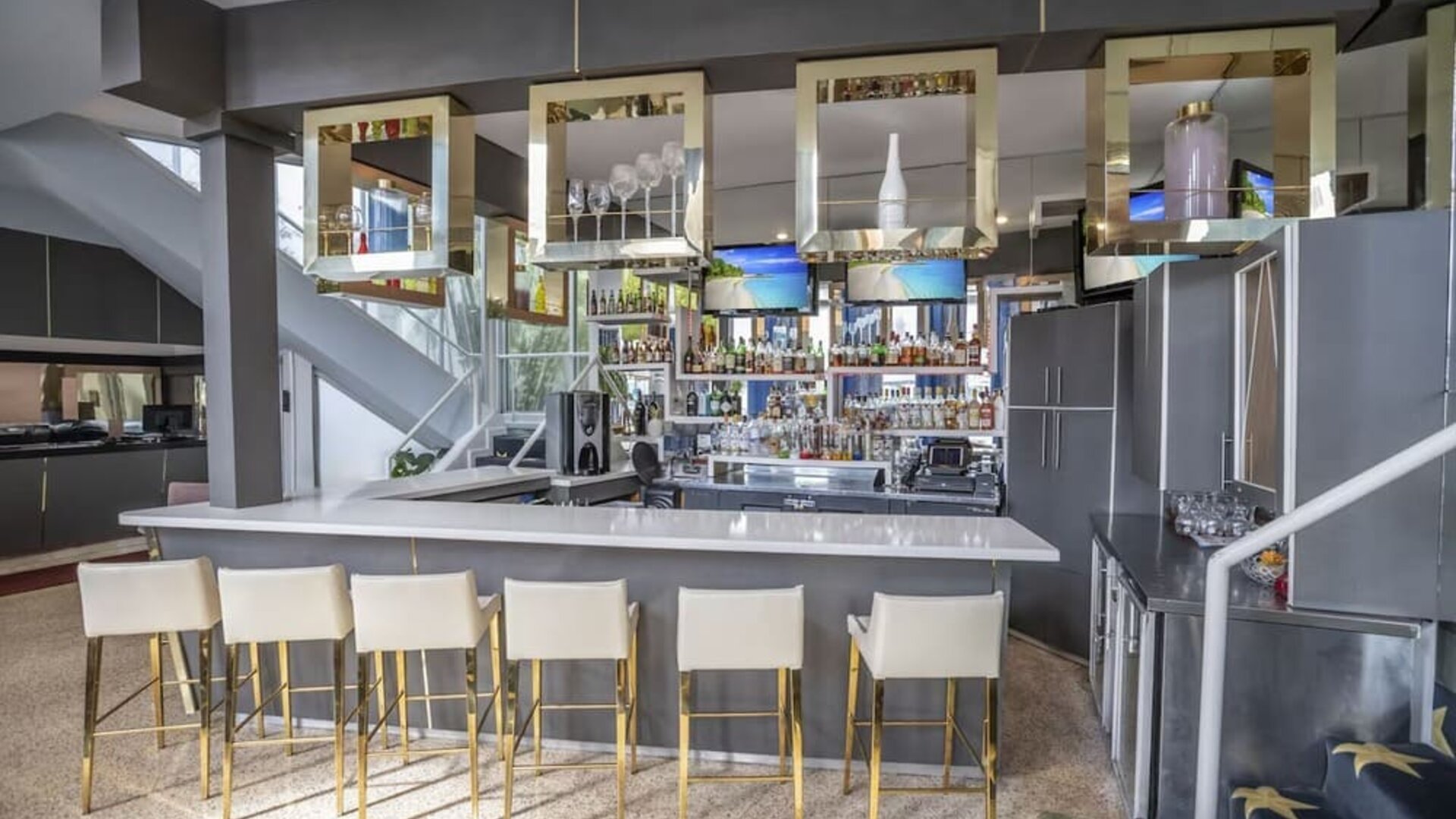 On-site bar at Catalina Hotel & Beach Club.