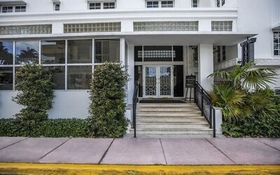 Entrance at Hotel Croydon.
