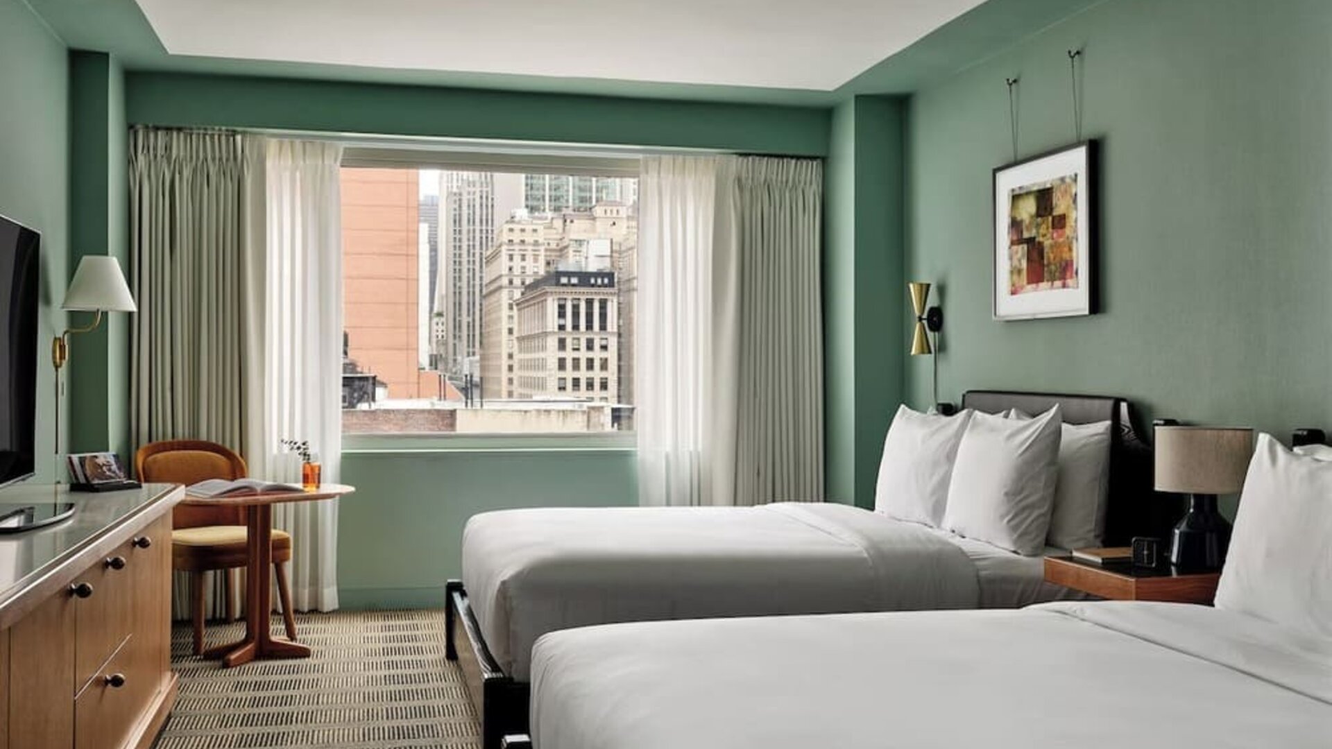 Day use twin room with workdesk at Romer Hell's Kitchen.