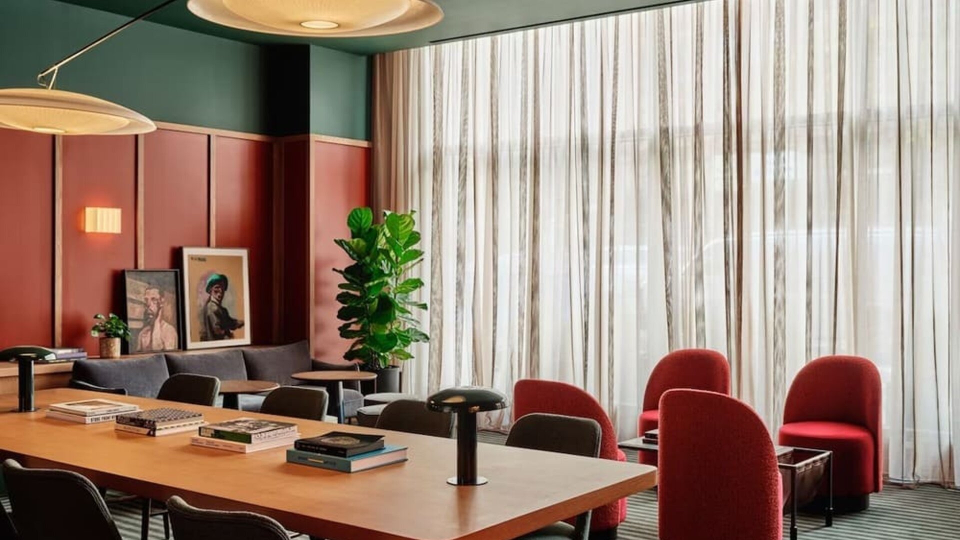 Professional meeting room at Romer Hell's Kitchen.