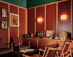 Lounge area perfect for coworking at Romer Hell's Kitchen.